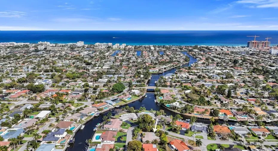 Location, location, location! Minutes to renowned beaches!