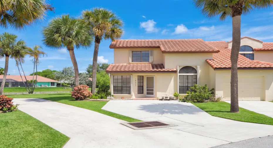 End unit with ample parking in the driveway