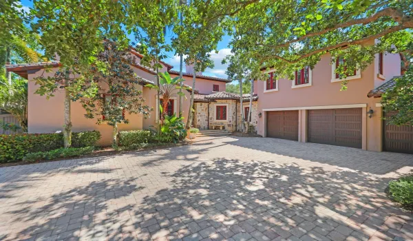 Stand alone Villa