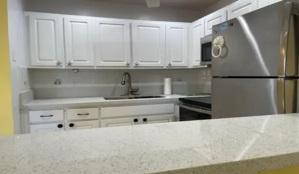 2960 Lake Osborne dr 107 kitchen5