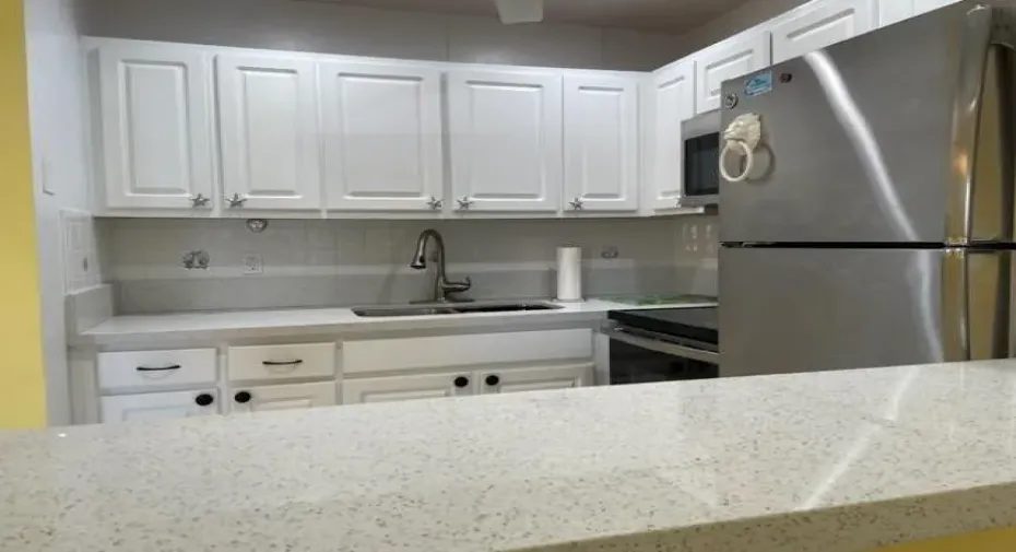 2960 Lake Osborne dr 107 kitchen5