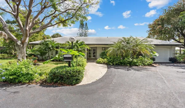 1-web-or-mls-1114 W Cypress Dr, Pompano
