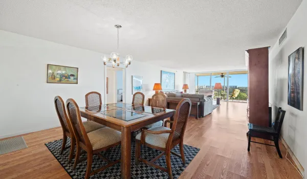 2-web-or-mls-3520-oaks-way-903