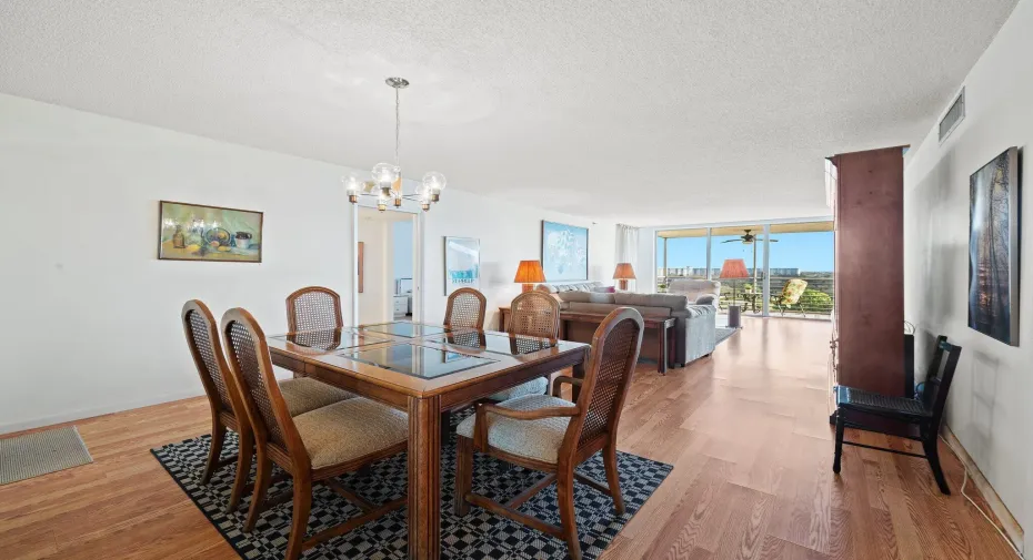 2-web-or-mls-3520-oaks-way-903