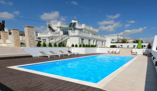 The White House, Rafina