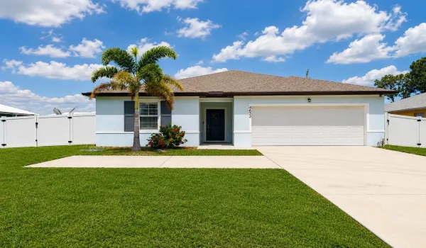 South Florida Home with Apartment Suite for all Multi-Gen, Office, Guest, or Roommate- or what ever you imagine. Lux Editing Enchancement.