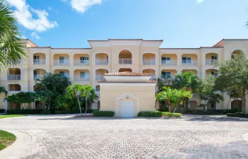 22 Harbour Isle Dr W 204