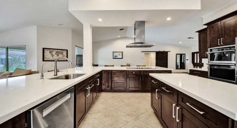 Beautifully renovated, well equipped kitchen