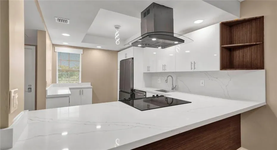BEAUTIFUL OPEN KITCHEN
