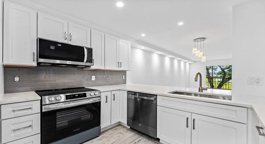 007-7192HuntingtonLane-DelrayBeach-FL-33