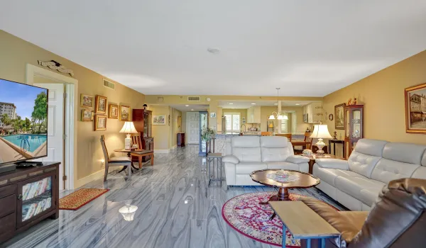 Wide Open LIving Space, Kitchen, LR/Dining