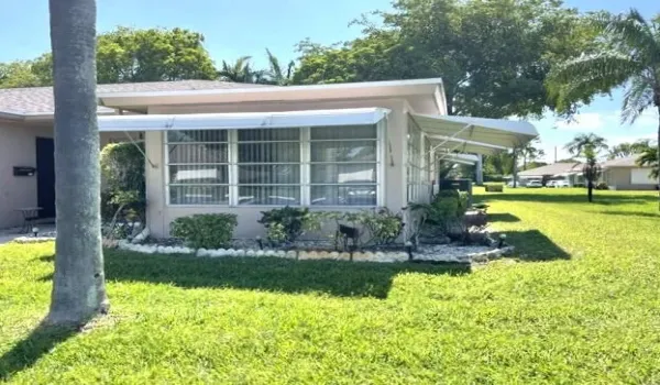 Front view of corner villa 1