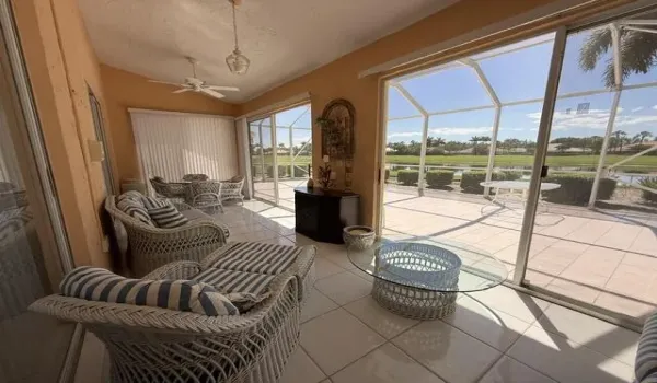 Panoramic lake views!