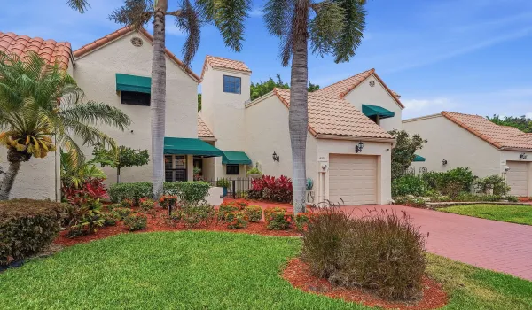 Upgraded Townhome in Centrally Located L Ambiance of Via Verde