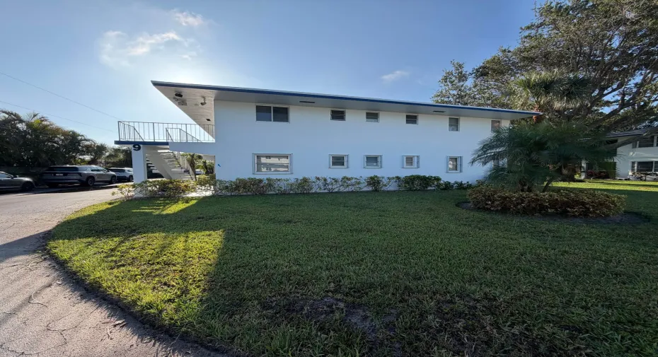 9 Westwood Ave.