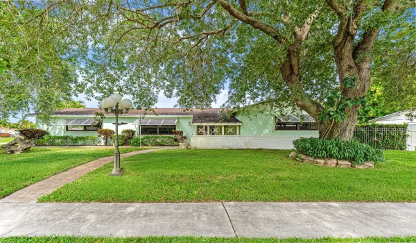 2118 W. Palma Circle