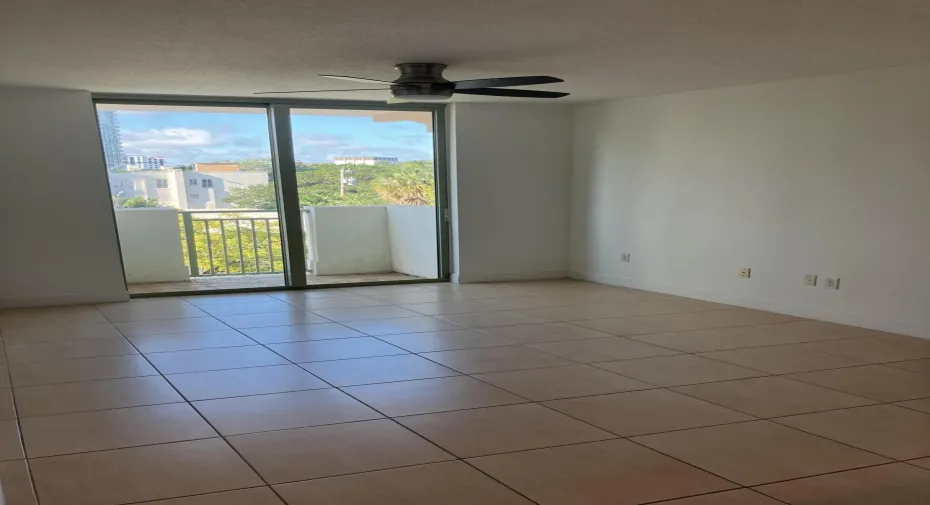 Main living area facing the sunny South, split bedroom floorplan