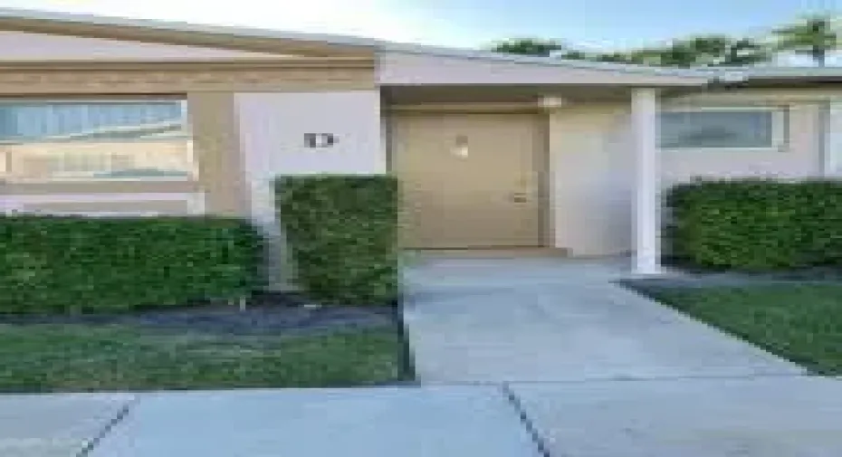 2556 Dudley Dr E #D Exterior Front