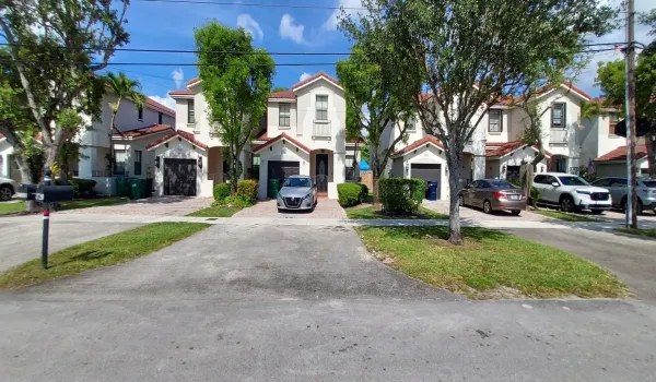 photo_street_front