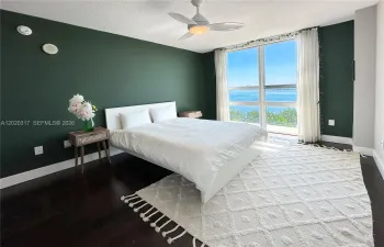 Direct bayviews from every angle of this condo