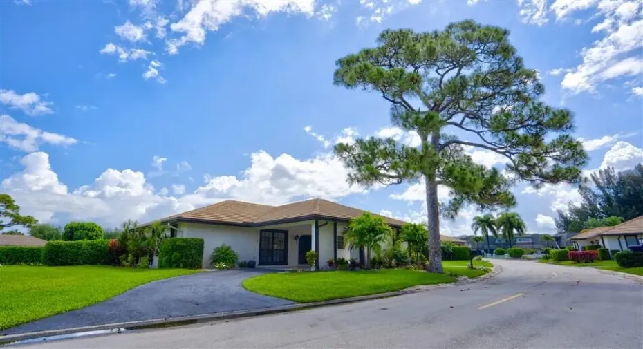 429 Pine Villa Dr Lake Worth, FL 33462