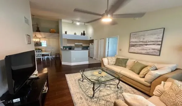 822 Villa updated living room pic 4