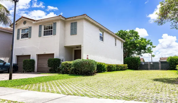 8250prestigecommonsdrive-5968
