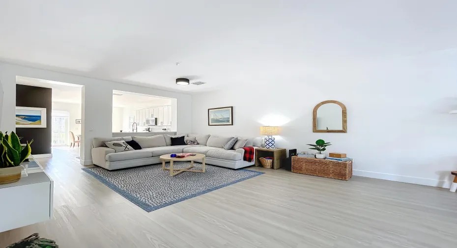 425 Greenwich Circle #205-14