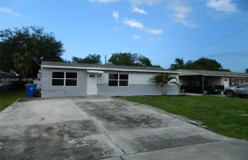 Driveway holds 4 cars easily