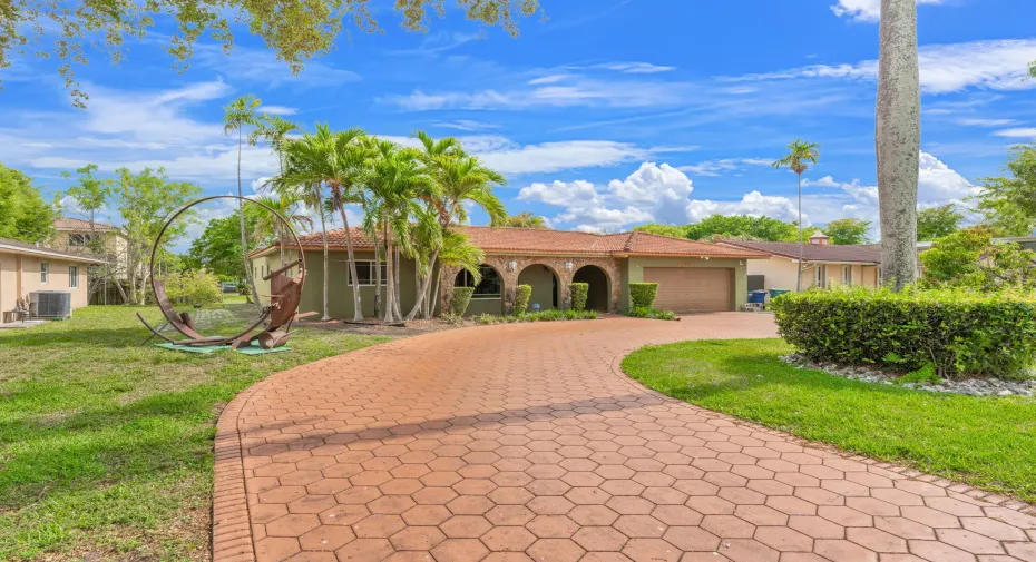 1-web-or-mls-1440 NW 207th St Miami, FL-