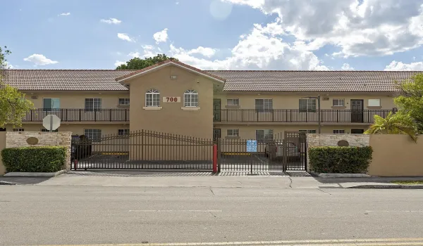 700 SE 7th ct - 206 - 117