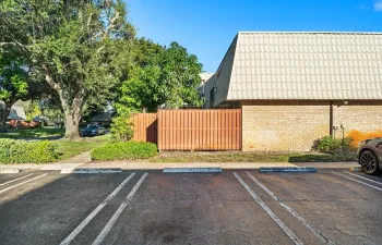 Parking / 2 assigned spots