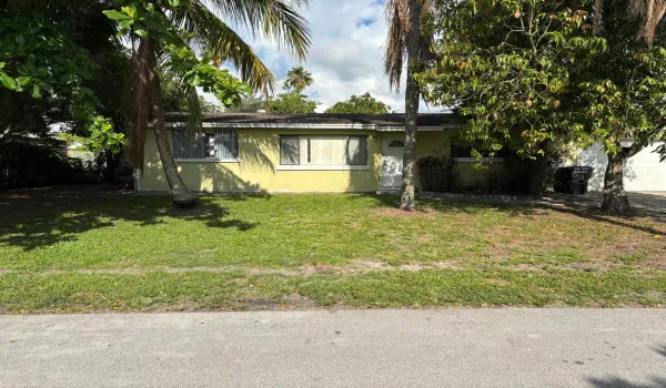 2201 W Carol Circle, West Palm Beach, FL