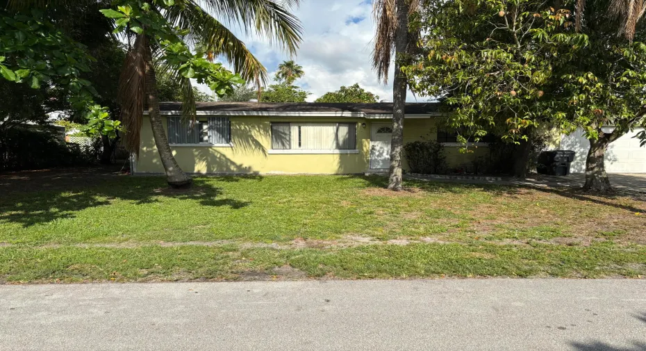 2201 W Carol Circle, West Palm Beach, FL