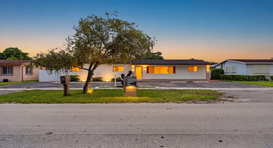 1-web-or-mls-Twilight_Exterior_DSC04539_