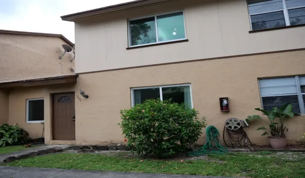 Plantation, FL Condo - Front View(2)