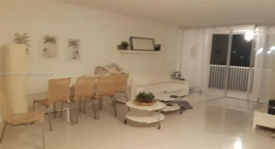 dining room table sits 6