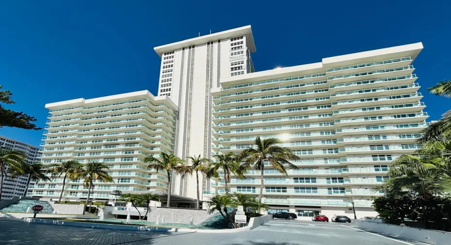 PLAYA DEL MAR is a luxurious 370 unit condominium High Rise