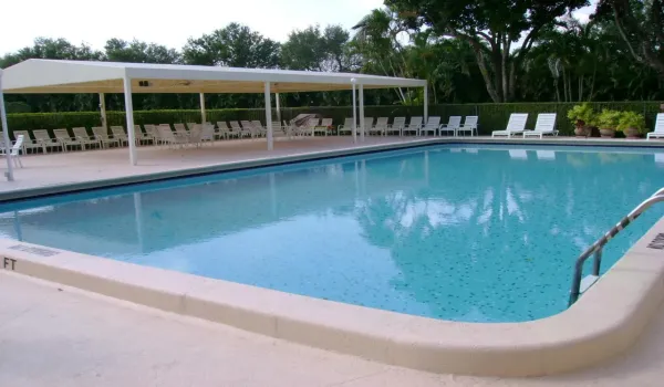BIRDIE RESORT STYLE POOL