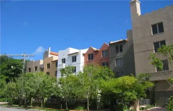 Boutique building in Coconut Grove