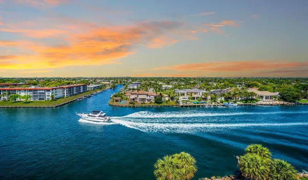 Endless Views - Sunset, Sunrise, Intracoastal, Ocean, Boating, Boat Parade (view from balcony)
