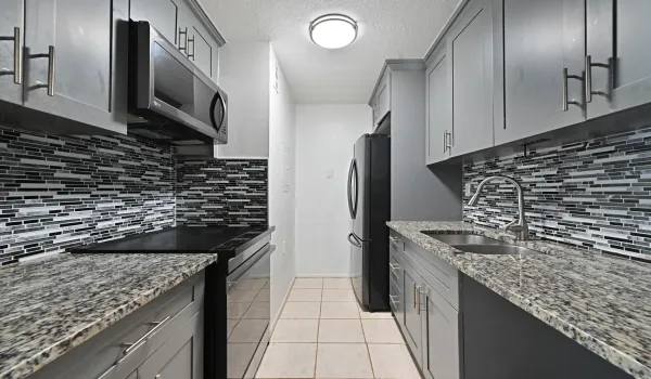 09 Kitchen 01