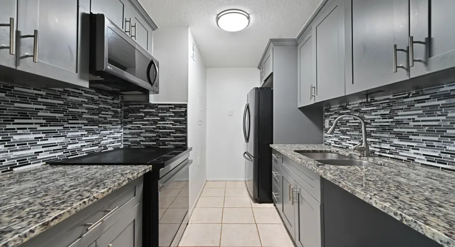 09 Kitchen 01