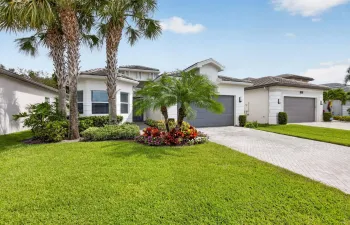 Beautiful upgraded Bimini model on private lot