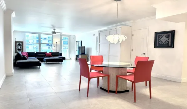 Renovated 1008 sf 1 Bed w 2 Full Baths