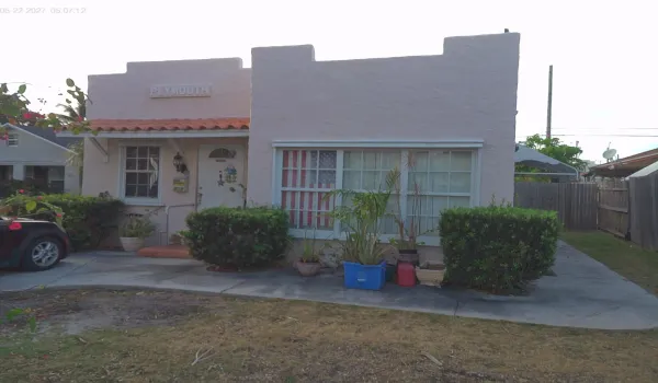 3 bedroom, 1 bath home with working fireplace.