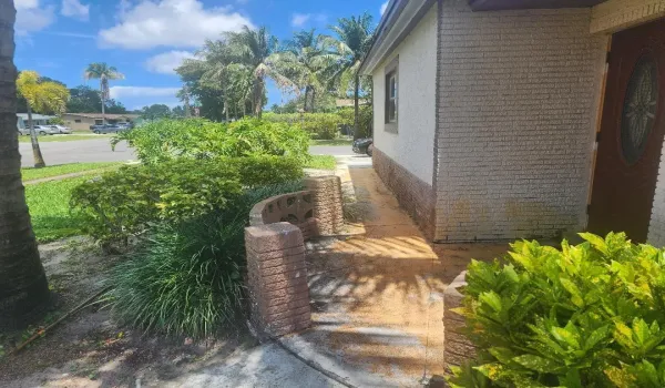FRONT HOUSE2