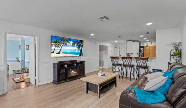 8-web-or-mls-A7406236