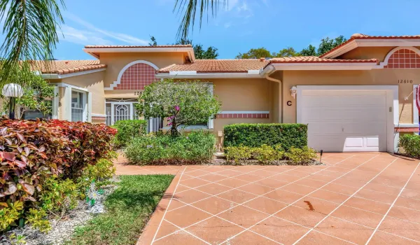Convenient 2 Car Driveway