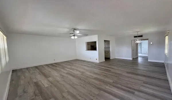 Annual Rental In 55+ Century Village! Cheerful 1/1.5 CORNER Condo. *Occupants Must Be 55+*